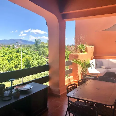 Spacious Beachfront Penthouse Apartman *